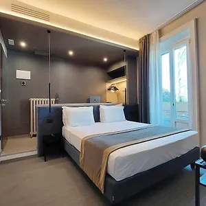 https://fashion-district-luxury-rooms.italymilanhotels.net